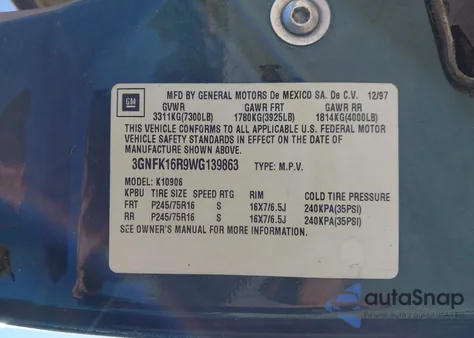 1998 Chevrolet Suburban 1500 z USA, uszkodzony, nr VIN 3GNFK16R9WG139863